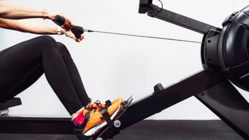 4 Exercise Machines That Help Burn Fat And Build Muscle