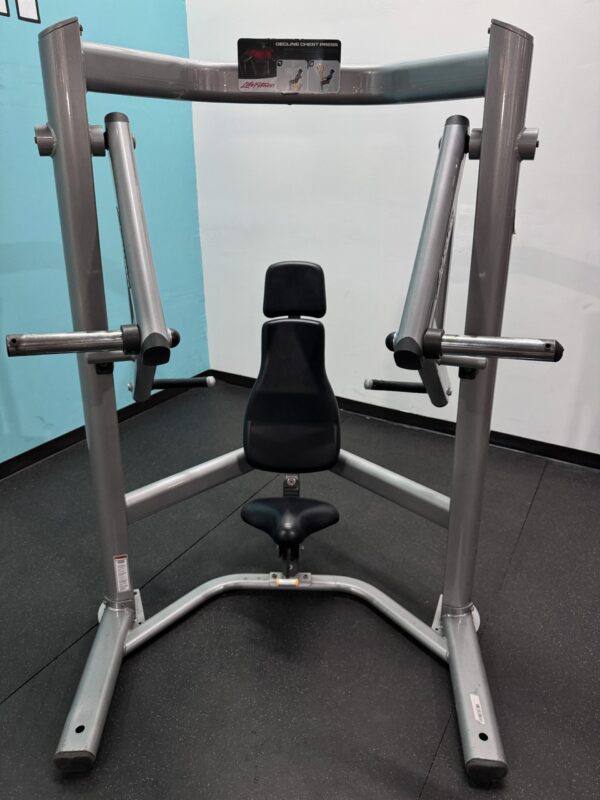 Life Fitness Signature Series Plate Loaded Decline Chest Press