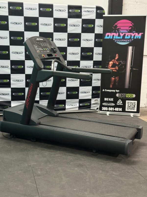 Life Fitness Treadmill Integrity Series CLST