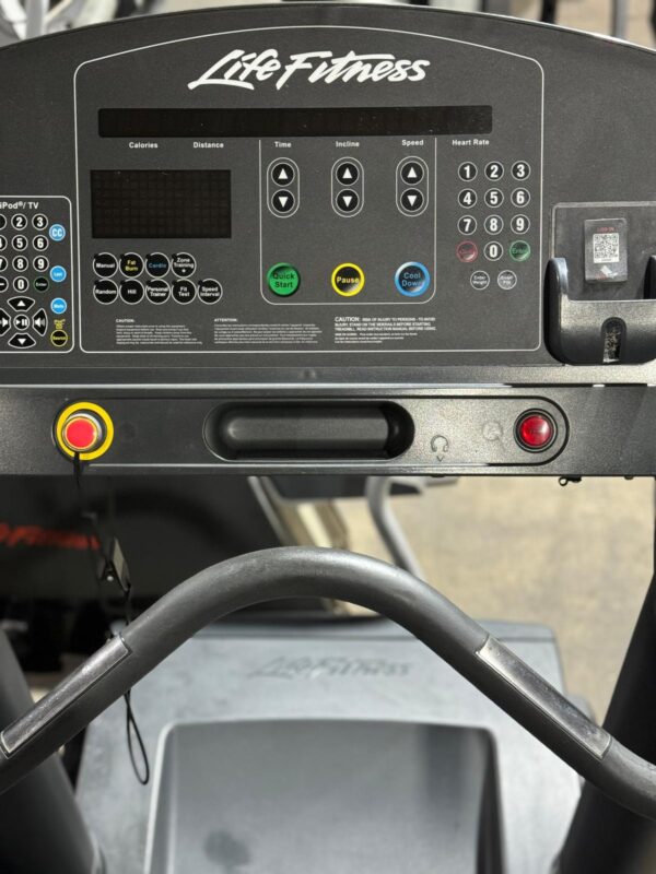 Life Fitness Treadmill Integrity Series CLST